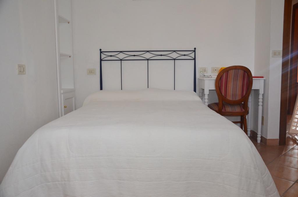 Hotel Il Fondaccio à Lizzano In Belvedere Chambre photo